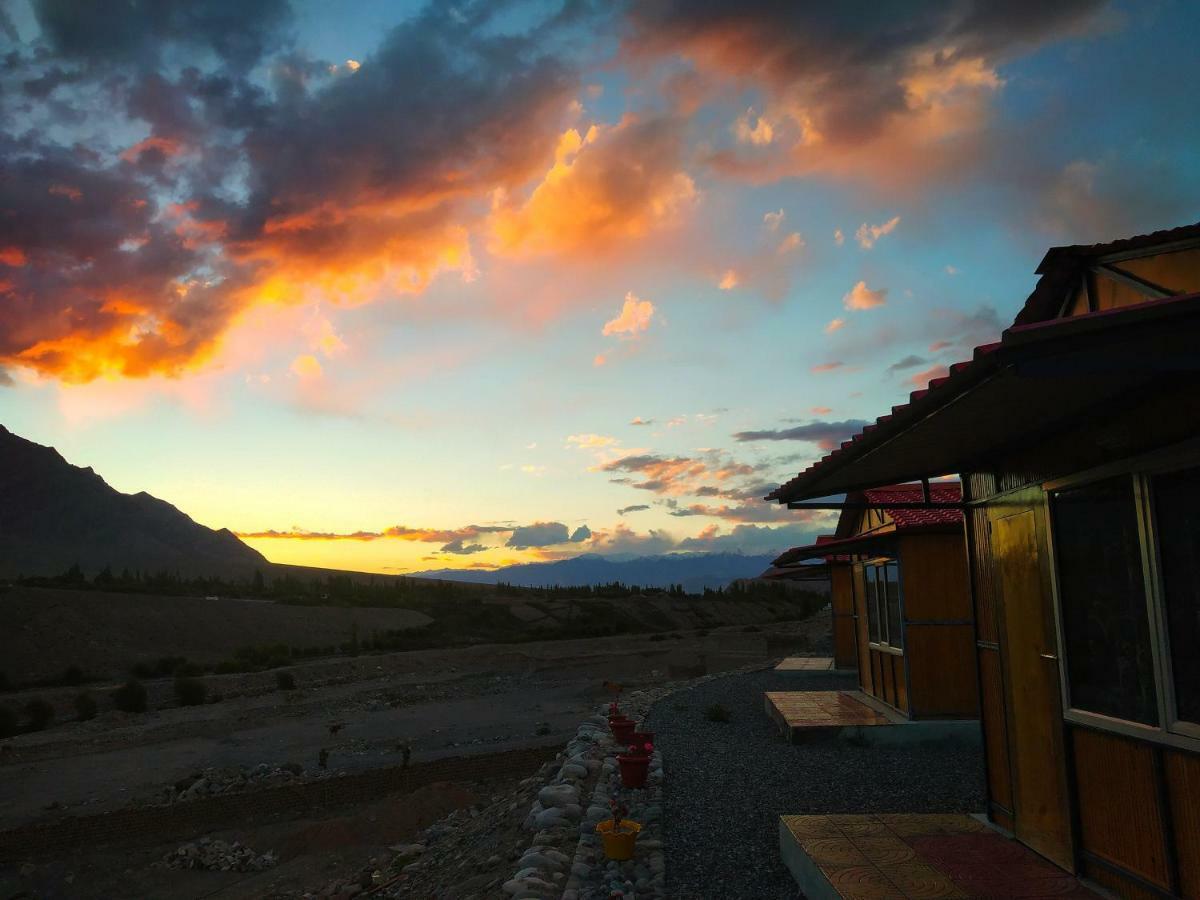 Neryok'S Indus View Otel Chimre Dış mekan fotoğraf